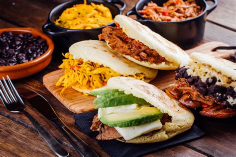  Arepas: Một món ăn cổ điển Colombia đầy đủ hương vị và sự thoải mái!