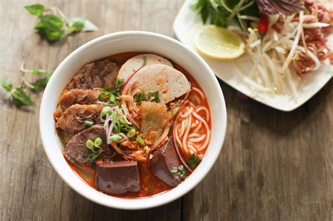  Bún Bò Huế Cay Nồng Thơm Lừng, Một Món Ăn Không Thể Bỏ Qua Ở Fangchenggang!