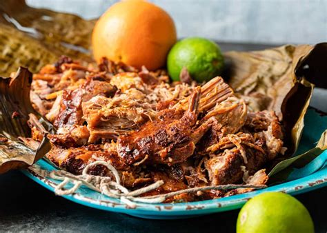  Cochinita Pibil: Hãy Cùng Khám Phá Hương Vị Kỳ Diệu Của Thịt Lợn Nướng Trong Lá Chuối!