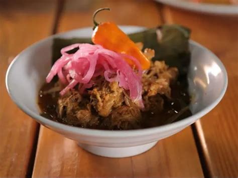  Cochinita Pibil: Món Nướng Đậm đà Hương Vị và Thịt Tan Trong Miệng!