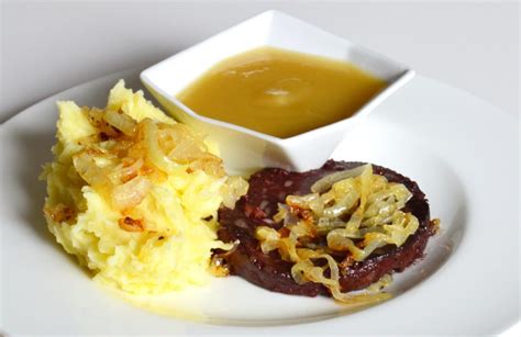  Himmel und Ääd! A heavenly dish of mashed potatoes and applesauce that will transport you to Cologne's culinary heart.