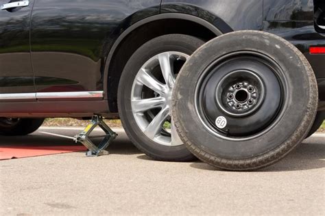 How Much Does It Cost to Change a Flat Tire, and Why Do Some People Think It’s Cheaper to Buy a New Car?