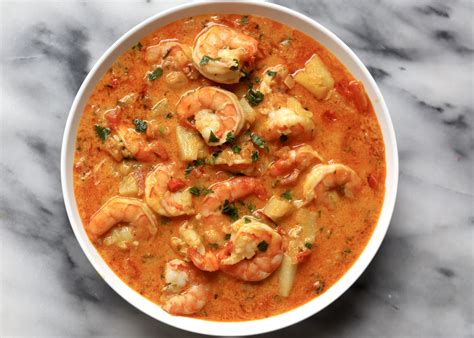  Moqueca de Camarão: Một món ăn cay nồng và thơm lừng từ Bahia!