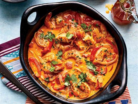  Moqueca de Peixe: Spicy Seafood Stew Steeped in Coconut Milk and Herbs for a Culinary Adventure!