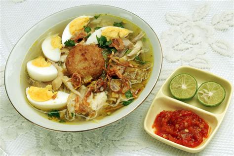  Soto Banjar: Khám Phá Sự Hoà Quiện Giữa Hương Vị Cay Nồng Và Chanh Mát Của Một Món Ăn Truyền Thống!