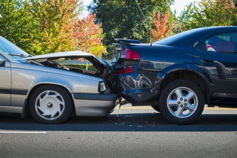 What is Considered a Minor Car Accident: Exploring the Boundaries of Fender Benders and Beyond